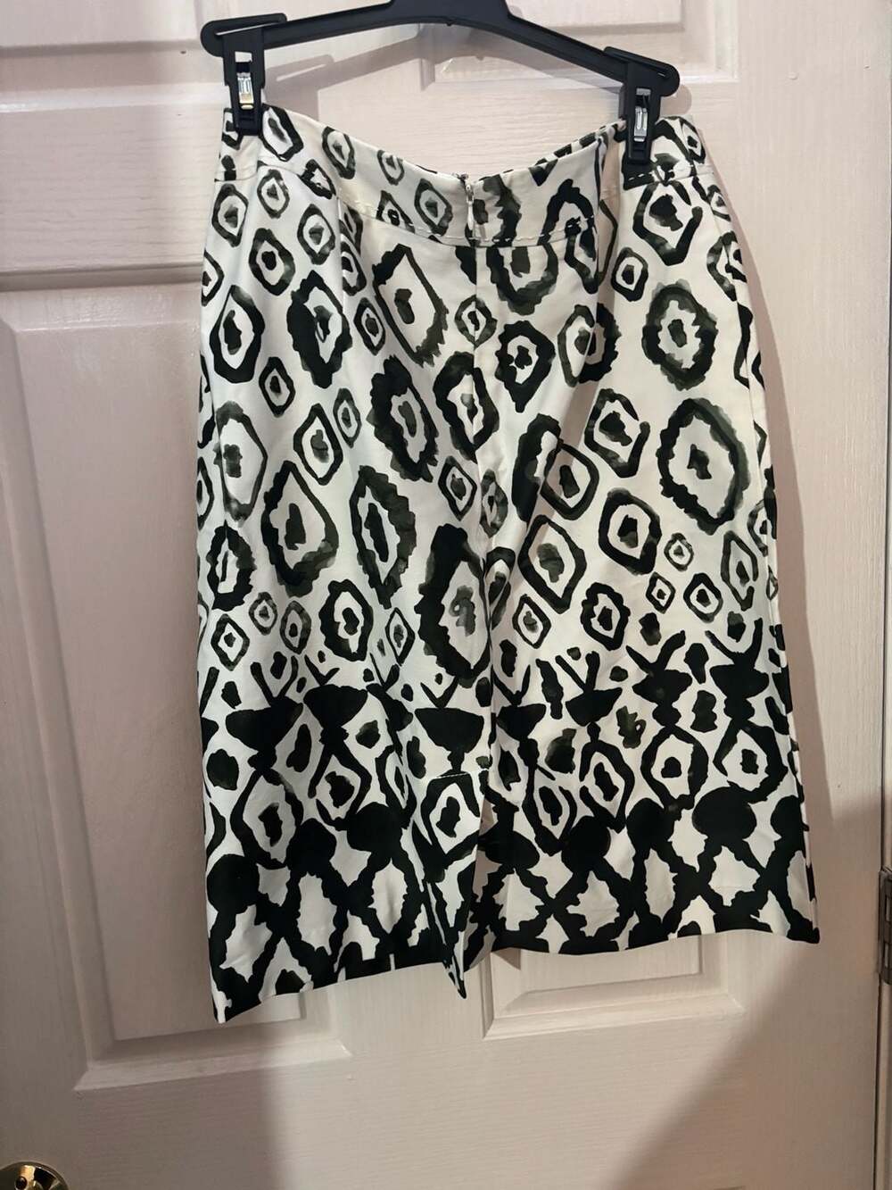 Sharagano Studio Black and Cream Geo-Print Pencil Skirt
